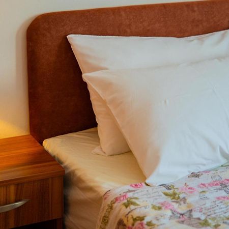 Apartmani Ana Tivat Exteriör bild
