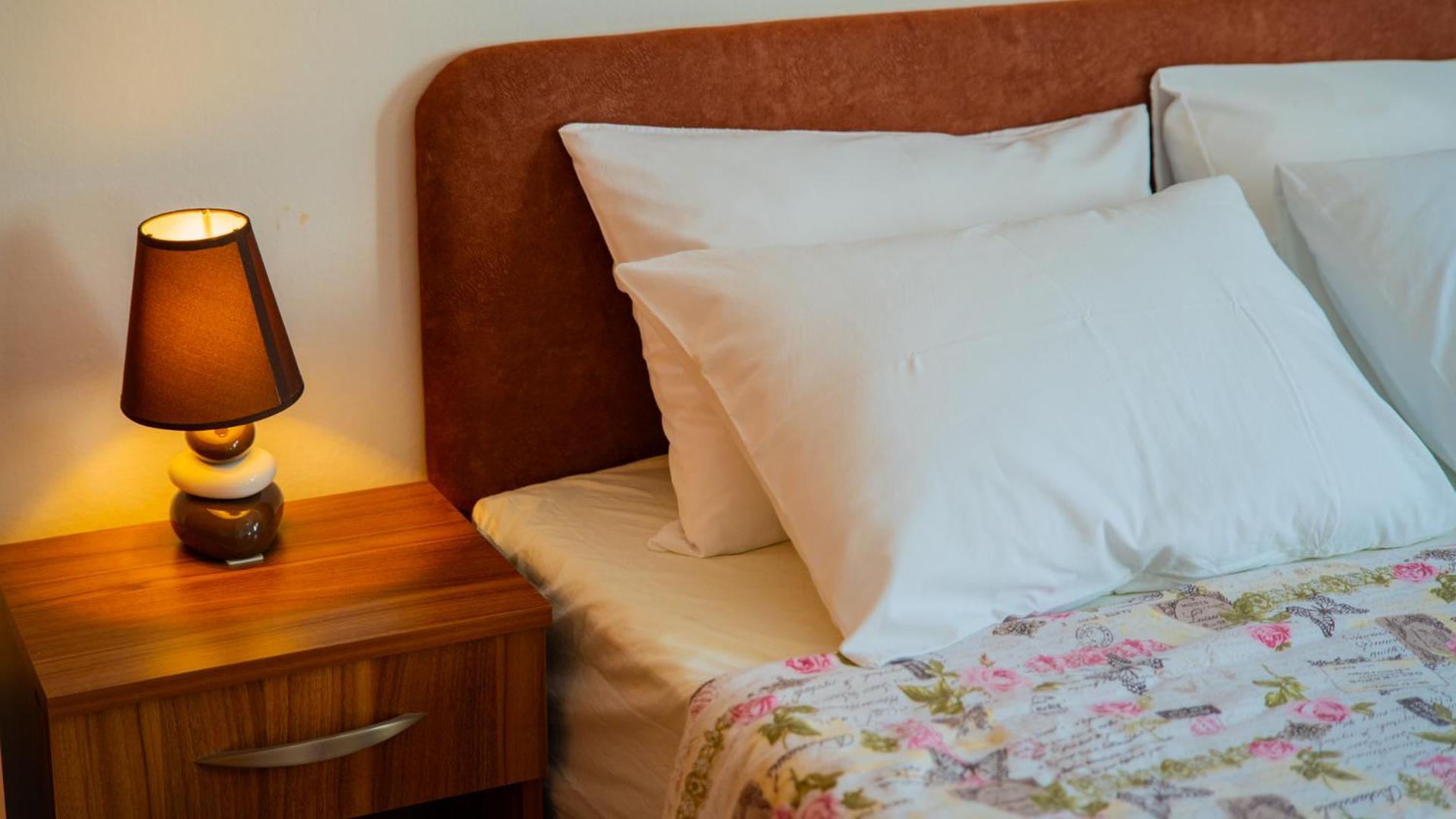 Apartmani Ana Tivat Exteriör bild
