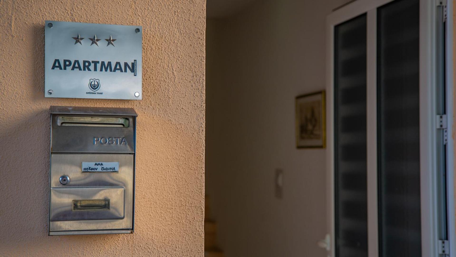 Apartmani Ana Tivat Exteriör bild